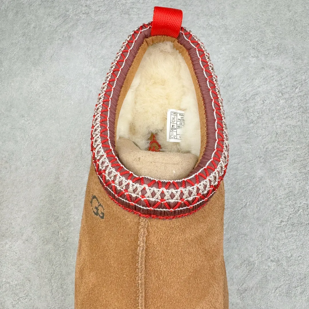 Pick up locally💰520 UGG ethnic style 2553 classic autumn and winter sheep fur all-in-one snow boots. All shoes are made from the same factory as ZP. Longfeng A-grade Australian imported sheep fur all-in-one ethnic style. Brand OEM production line. Fully follow the ZP process. OEM original pattern maker. Adhering to the principle of no original shoes and no development selection. Pay attention to every detail. The most authentic version on the market. TREADLITE "Light Wing" technology outsole. Lightweight/durable/flexible/pile size: 35 36 37 38 39 40 41 42 Coding: by2936060